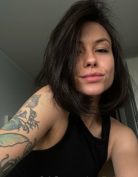 amelia holmes top kostenlose bild