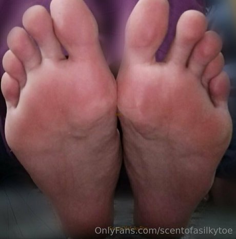 scentofasilkytoe model freie bild