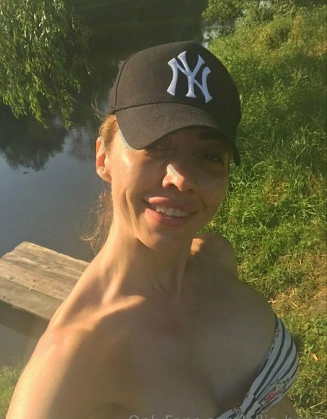 ellis benz schauspielerin nackten foto