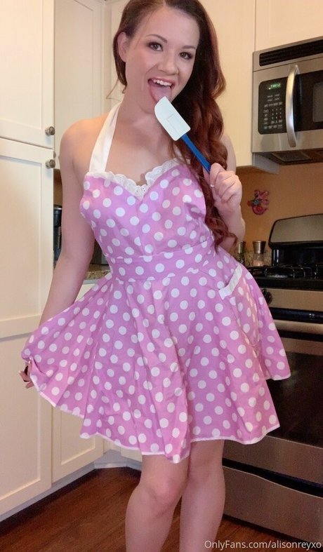 alisonreyxo exklusive nackte bild