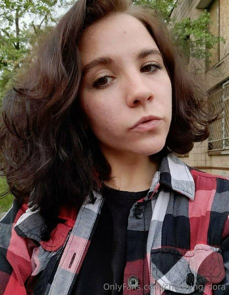 charming dora schauspielerin hd foto