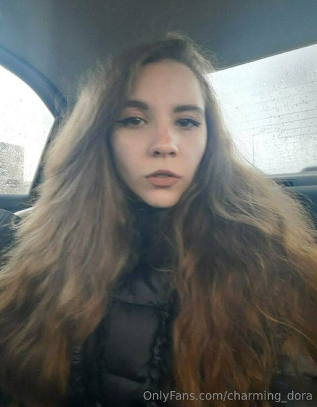 charming dora schauspielerin schöne bilder