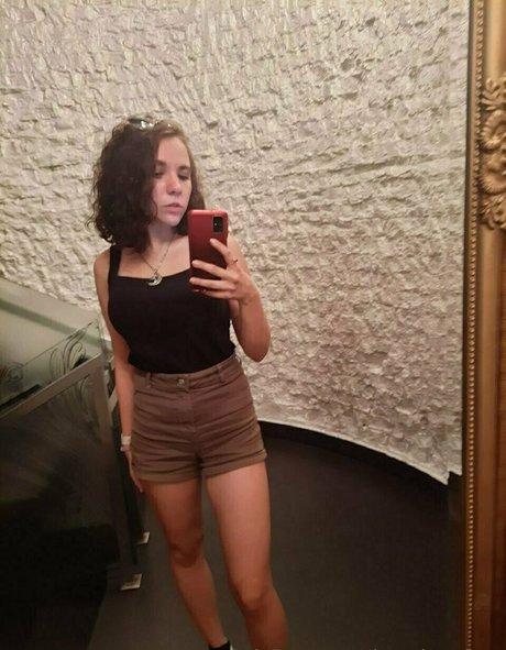 charming dora hd nackten fotos