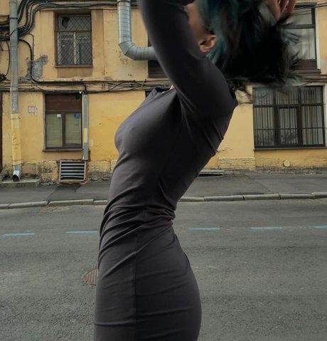 Lily Ewing model top bilder