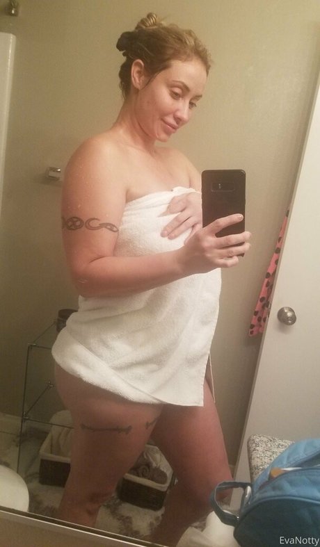 vollbusige ebenholz-onlyfans exklusive heiße bild