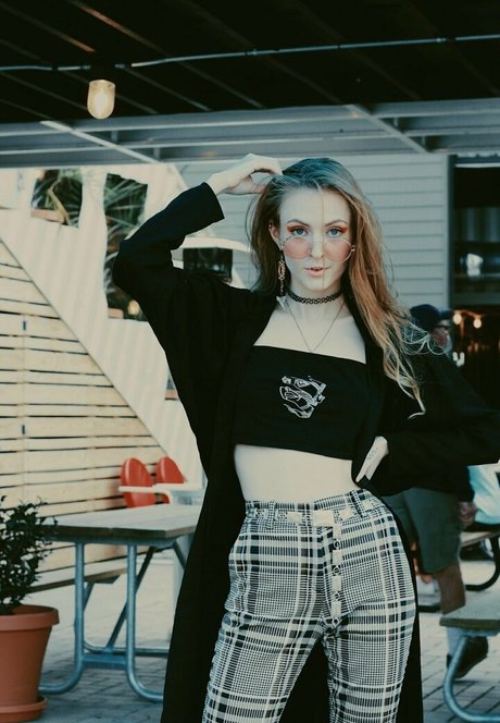 lola costa schauspielerin nackte galerien