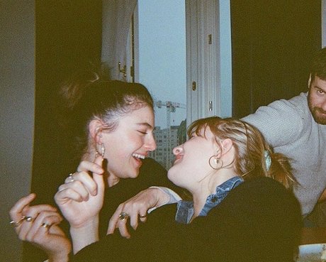 Millie Brady hd pornostar archiv