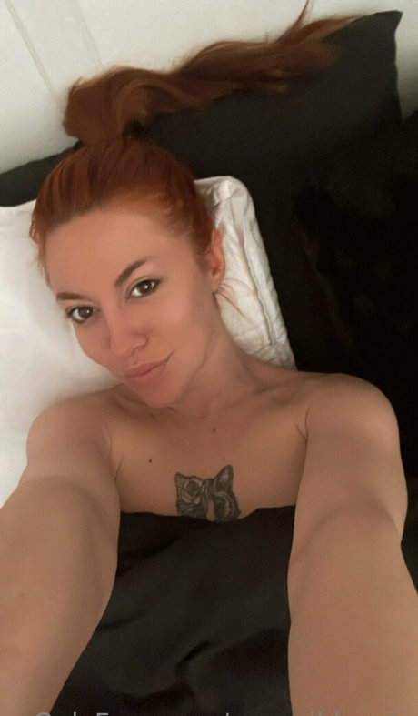 saraawildee heiße sexy bild