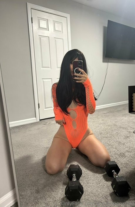 yunamoonx000 sexy top fotos