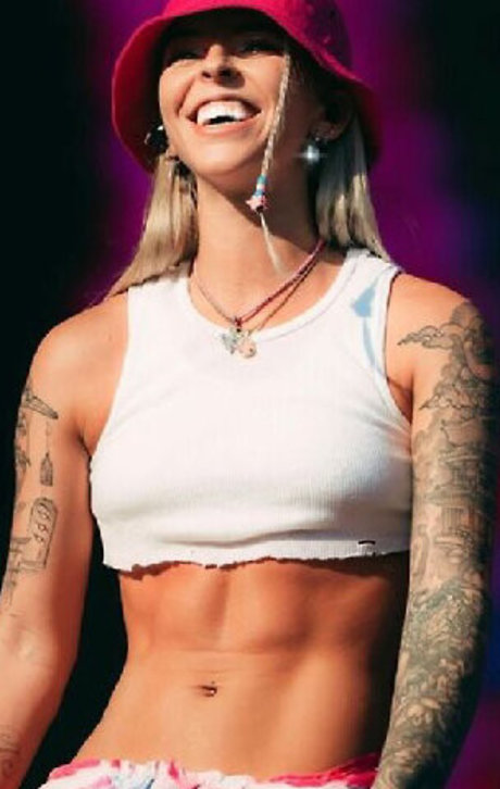 Young Miko sexy akt foto