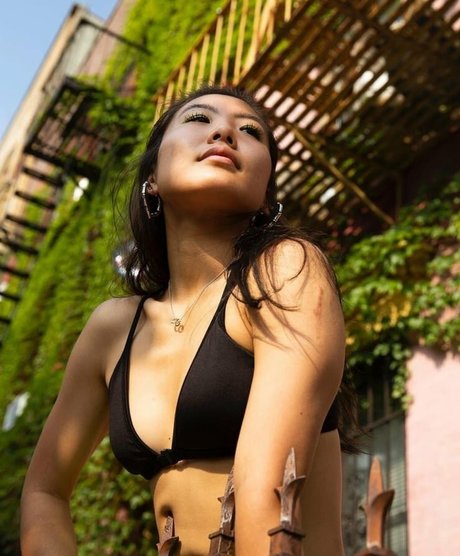 asiatische gilf-onlyfans hübsche akt foto