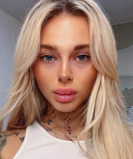 flache onlyfans pornografische foto