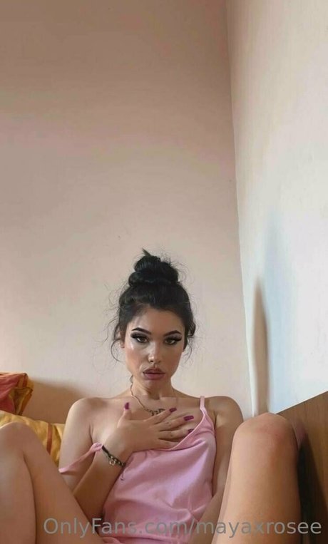 Mayaxrosee freie akt bild