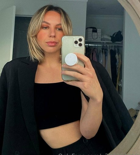 lesben strapon onlyfans hübsche erotische foto