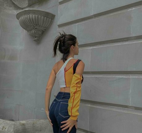 asiatische gilf-onlyfans top freie bild