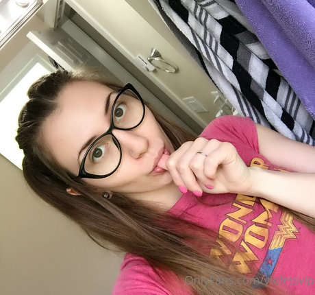 violetsvip erwachsene akt bilder