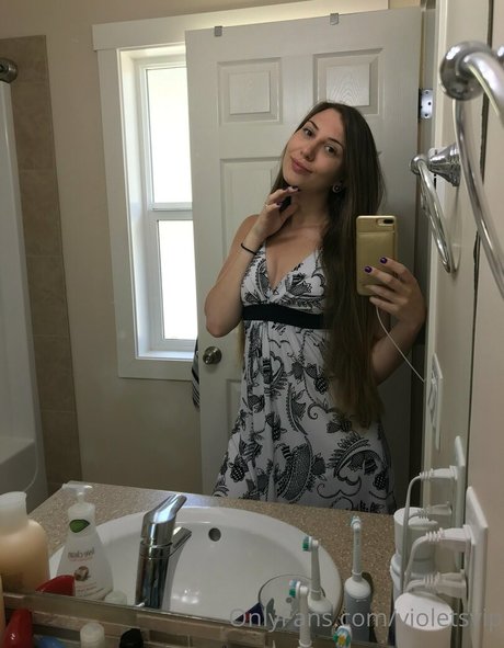 violetsvip pornostar nackten foto