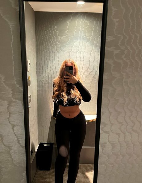 emillysteelefree schauspielerin erotische fotos