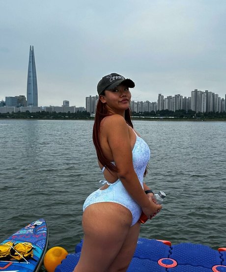 Moon Seo byul nackt hübsche bilder