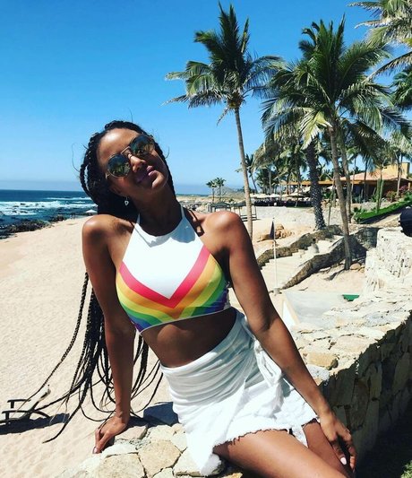 Heather Hemmens model sexy galerie