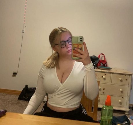 Xfume model nackten bild