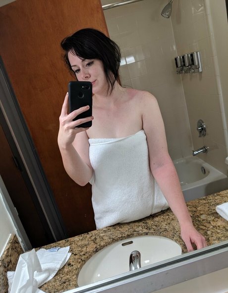 peachbellini schauspielerin hd galerien