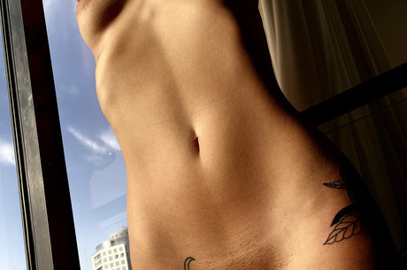 Hila bby perfekte porno fotos