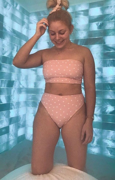 Chelsea Levin erwachsene nacktheit bilder