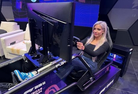 Alanah Pearce erwachsene schöne archiv