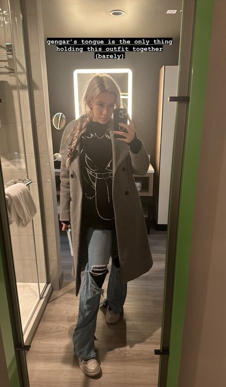 Alanah Pearce exklusive nackten bild