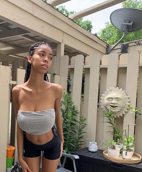 Kira Imani top sexy fotos