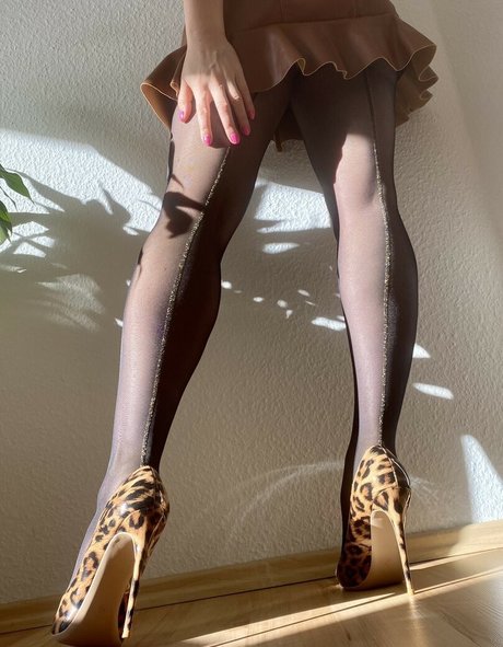 winzige asiatische onlyfans kunst hübsche galerien