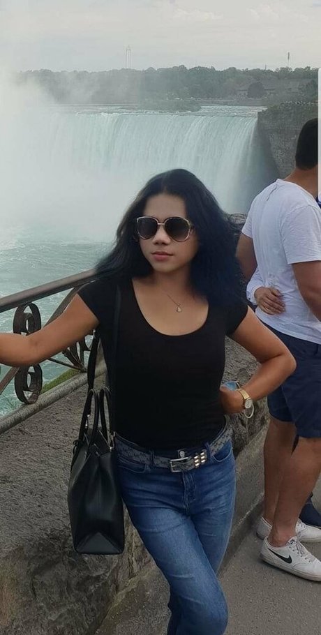 nonne onlyfans erotische akt bild