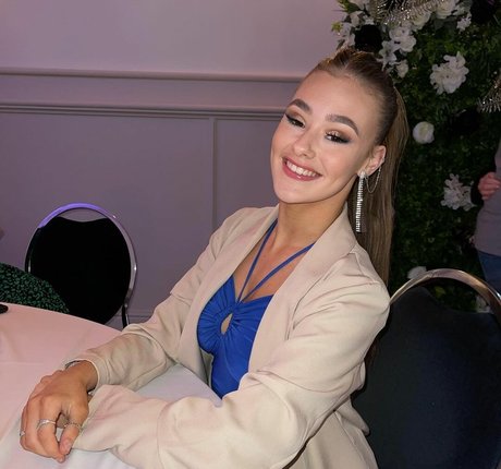 blaue haare nur fans nacktheit pornografische fotos