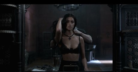 Anya Chalotra xxx erotische fotos