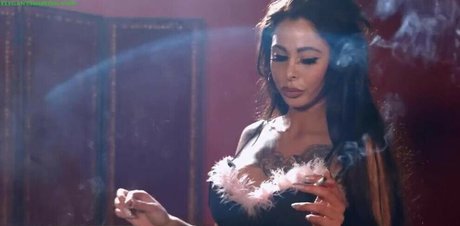 Chloe Lexus nackt pornografische bild