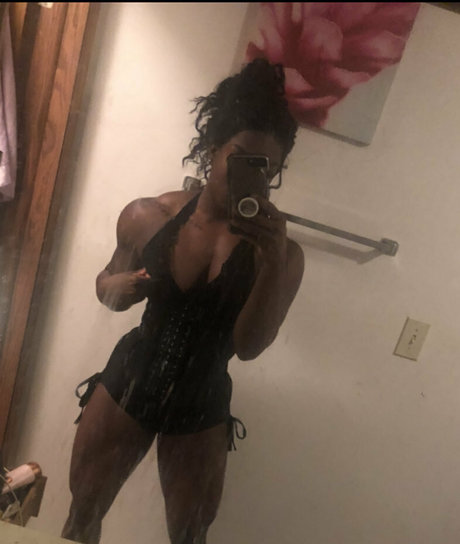 ebonymuscle schauspielerin nackten foto