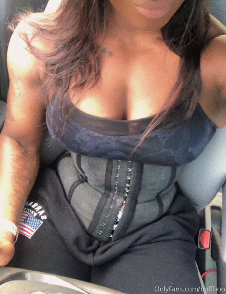 ebonymuscle schauspielerin nackt archiv
