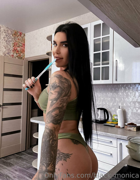 black monica nacktheit archiv