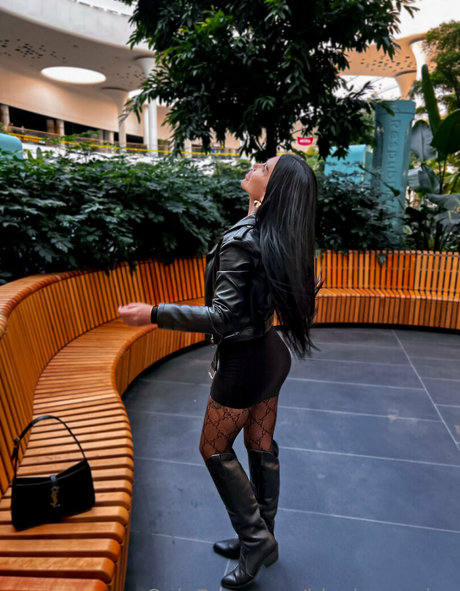 black monica perfekte bild