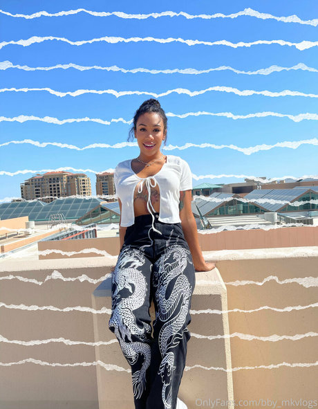 thatonegirlmikeyvlogs model schöne fotos