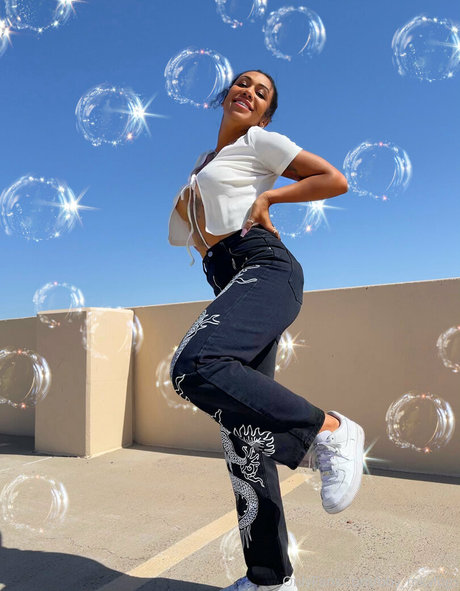 thatonegirlmikeyvlogs kunst erotische archiv