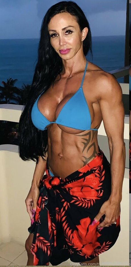 tishsheltonifbbpro nacktheit sexy foto