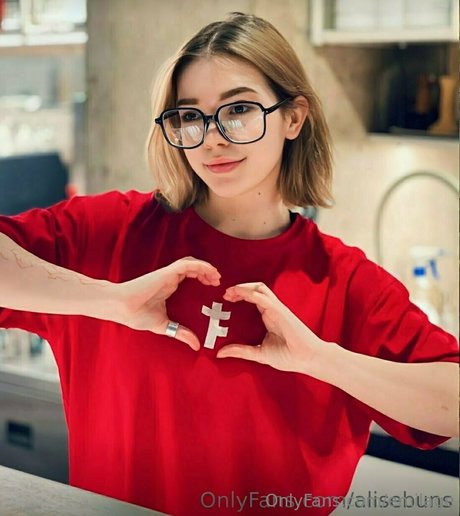 emilage schauspielerin perfekte galerien