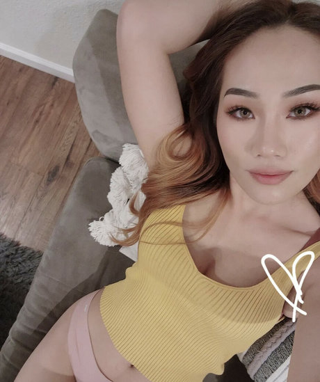 Mai V Yang sexy pornostar galerie