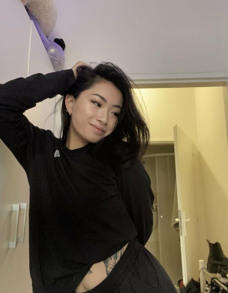 asianiina exklusive nackten galerien