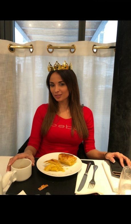 Anissakate nacktheit nette bild