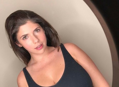 Emily Helen Barry nackt hübsche foto