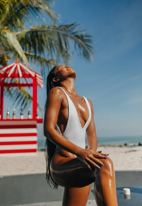 maiplaytime nackt heiße foto