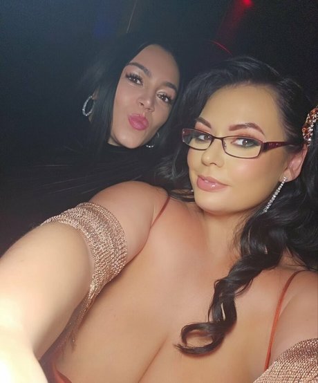 Busty Klara nacktheit hd galerie